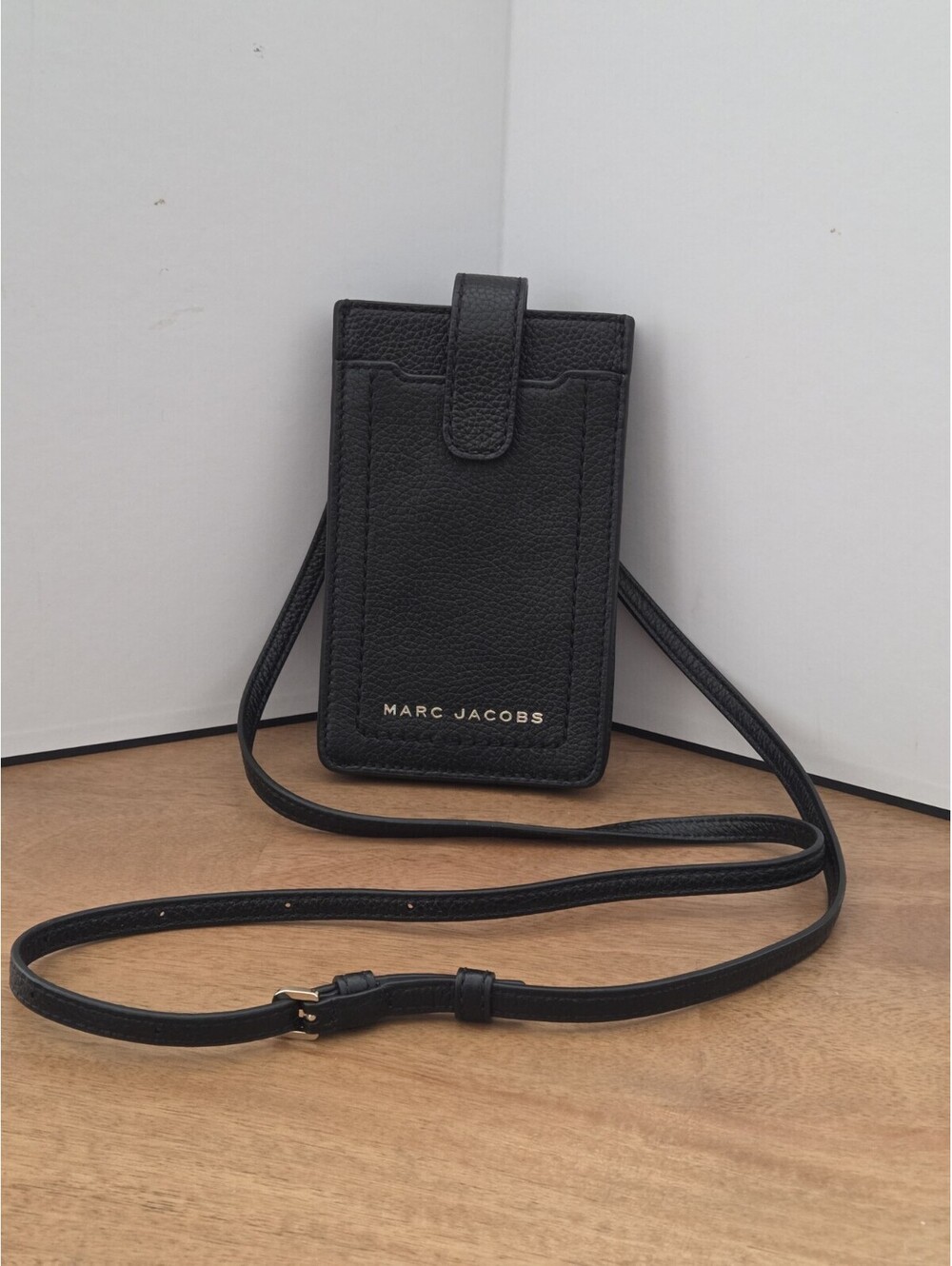 Marc Jacobs Black Leather Crossbody Cell Phone Bag Purse Adjustable Strap - Picture 3 of 9